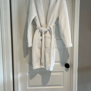 Cozy L/XL haven bathrobe waffle weave on outside, terrycloth on inside